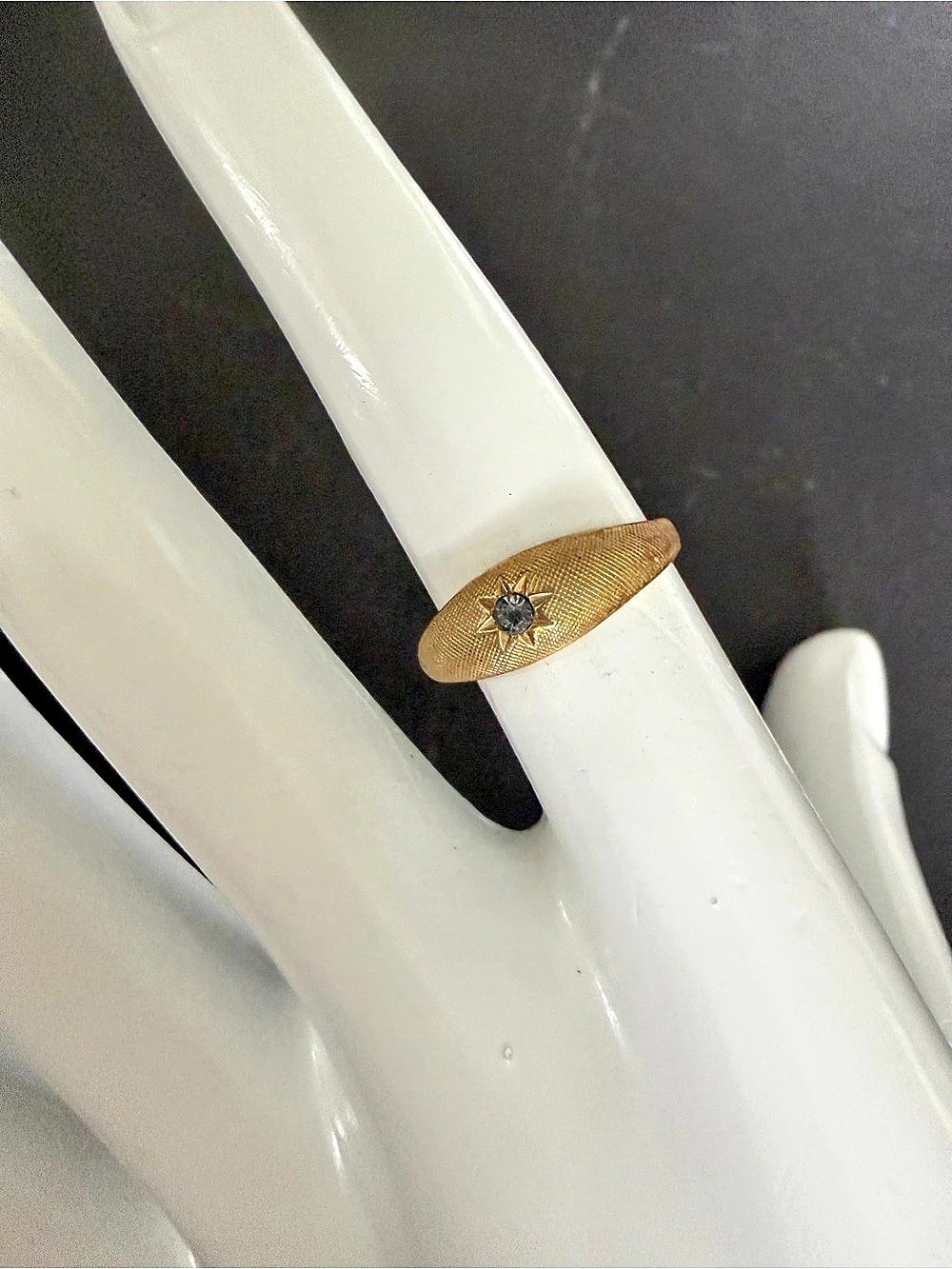 Textured Band Ring in Gold Size 4.5 Like New